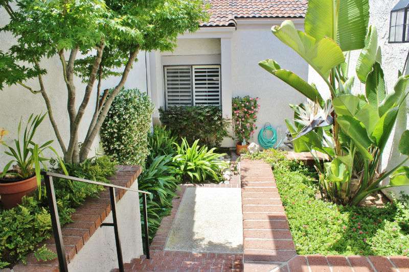 5 Rocky Knoll #15 Irvine, CA 92612