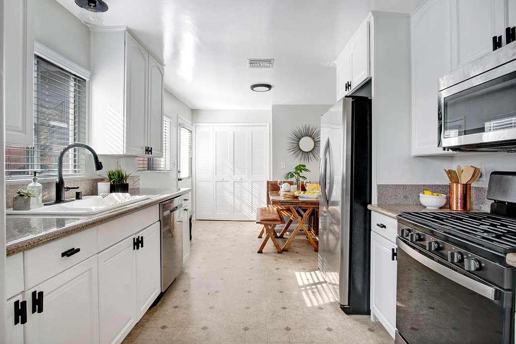 1066 W 25th St, San Pedro 90731 - photo 5