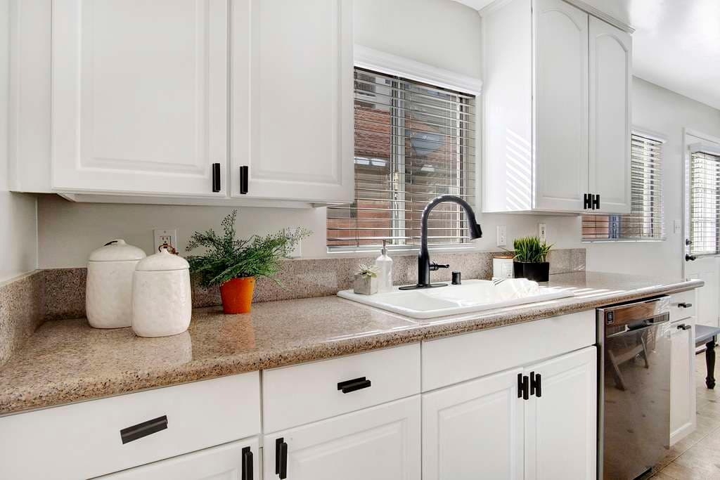 1066 W 25th St, San Pedro 90731 - photo 8