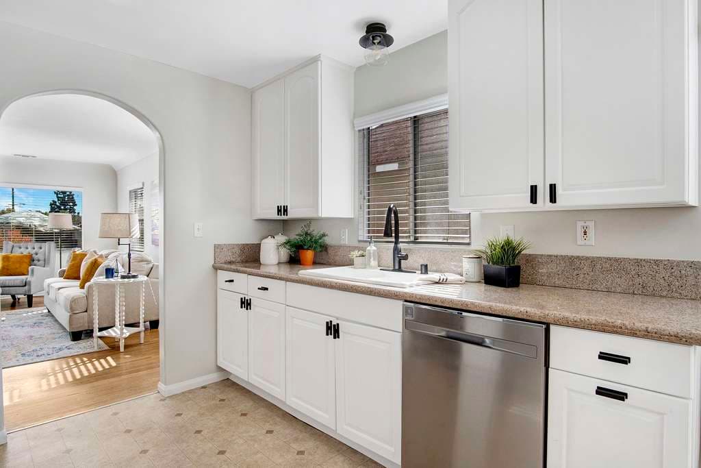 1066 W 25th St, San Pedro 90731 - photo 9