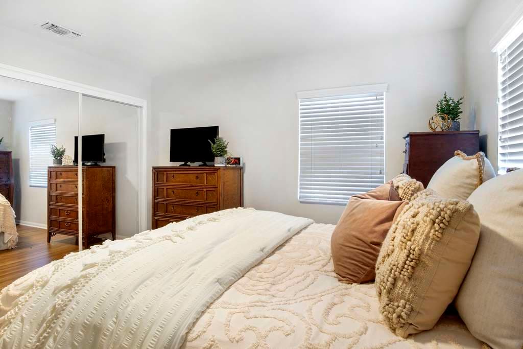 1066 W 25th St, San Pedro 90731 - photo 11