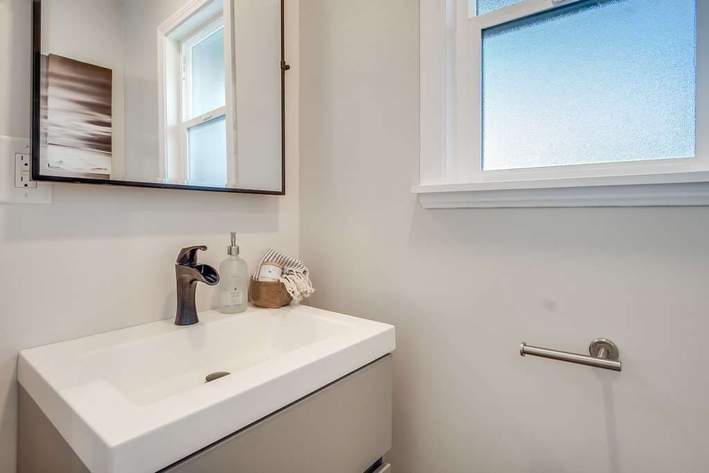 5866 W 78th Place, Los Angeles 90045 - photo 15