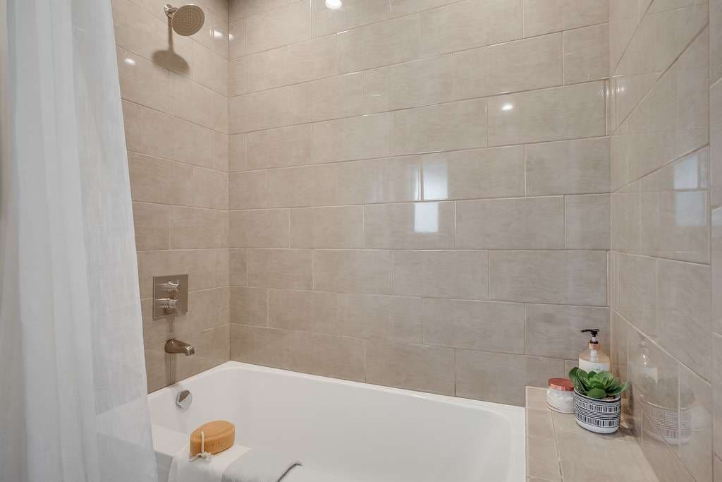 5866 W 78th Place, Los Angeles 90045 - photo 18
