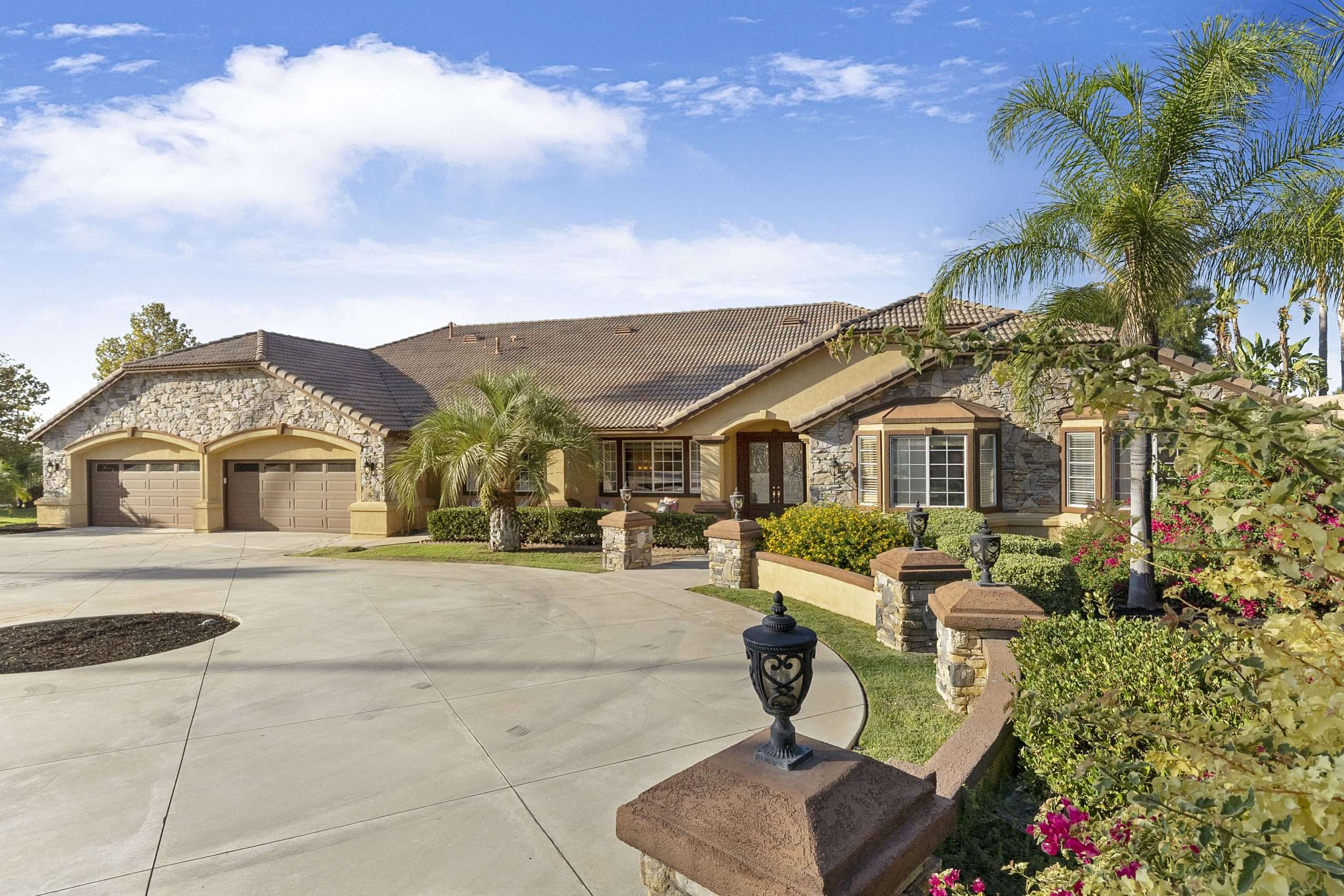 3781 S Main St,  Corona 92882