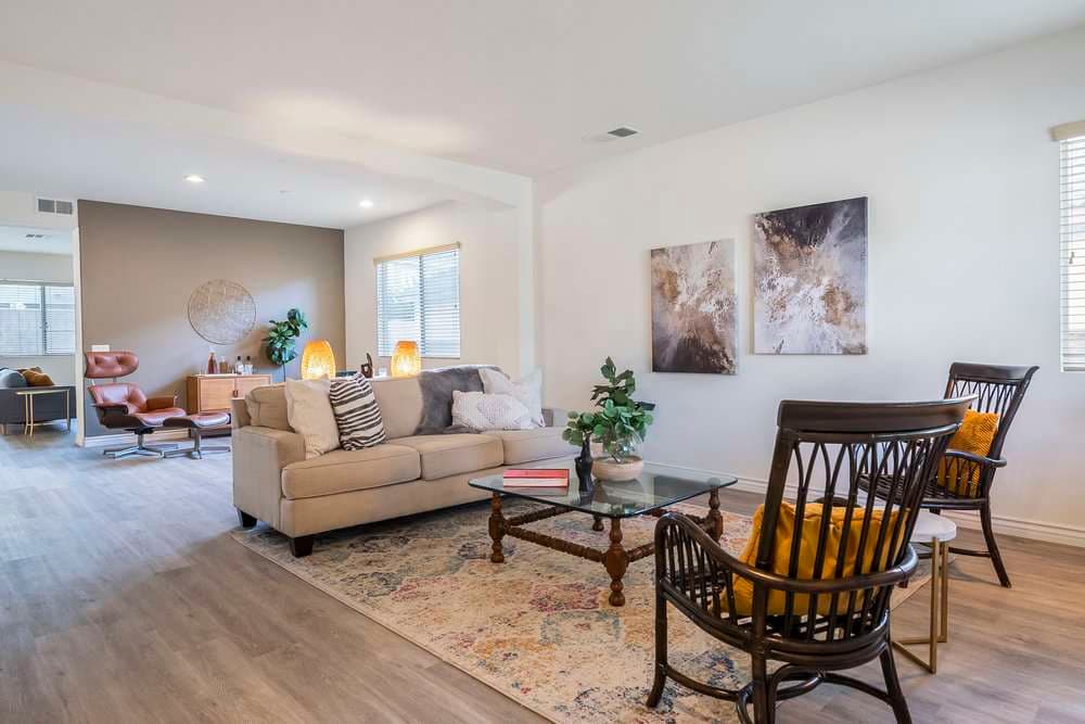 11911 Sunstone Court, Jurupa Valley  91752 - photo 4