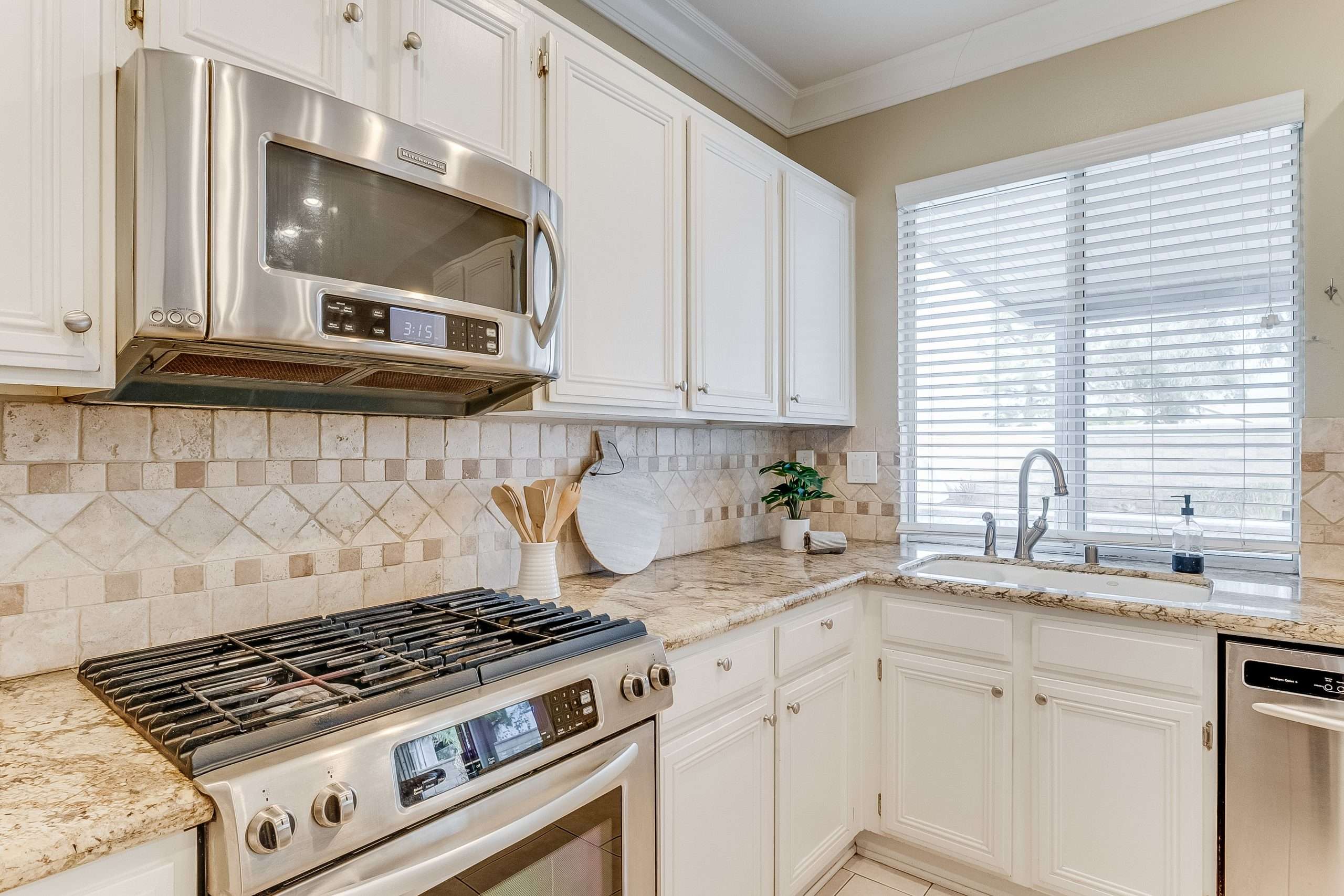 1469 Maplebrook Ln, Corona 92881 - photo 16