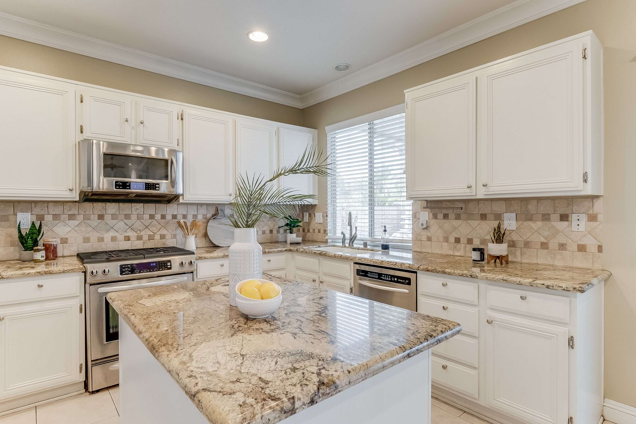 1469 Maplebrook Ln, Corona 92881 - photo 19