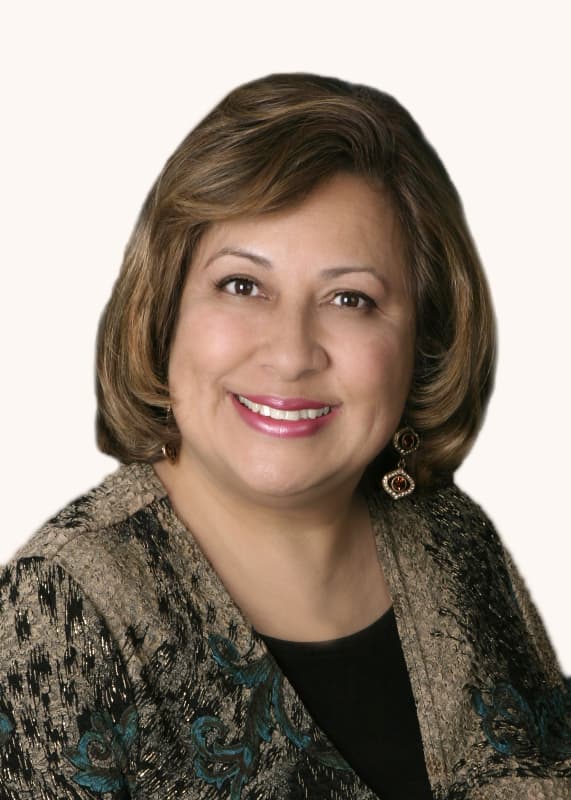 Esmeralda Novikoff - Real Estate & Foreclosure Specialist, Momentum Realty Group