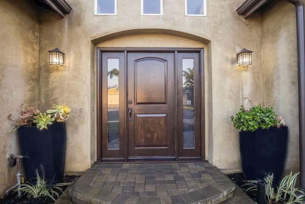 308 Cleveland Drive, Huntington Beach 92648 - photo 2